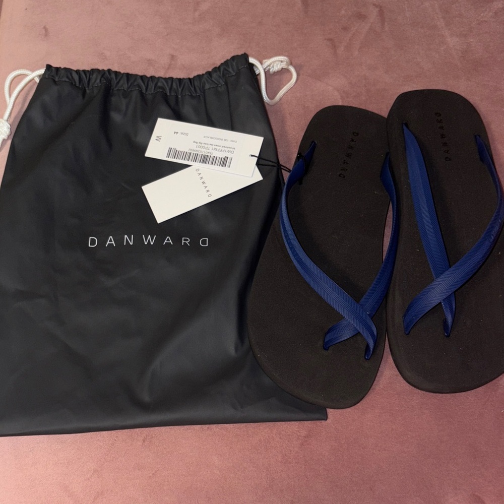 BRAND NEW Danward Luxury Men’s Black and Blue Flip Flops
